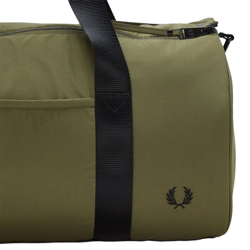 FRED PERRY L6264 Q55 UNIFORM GREEN BARREL BAG One Size